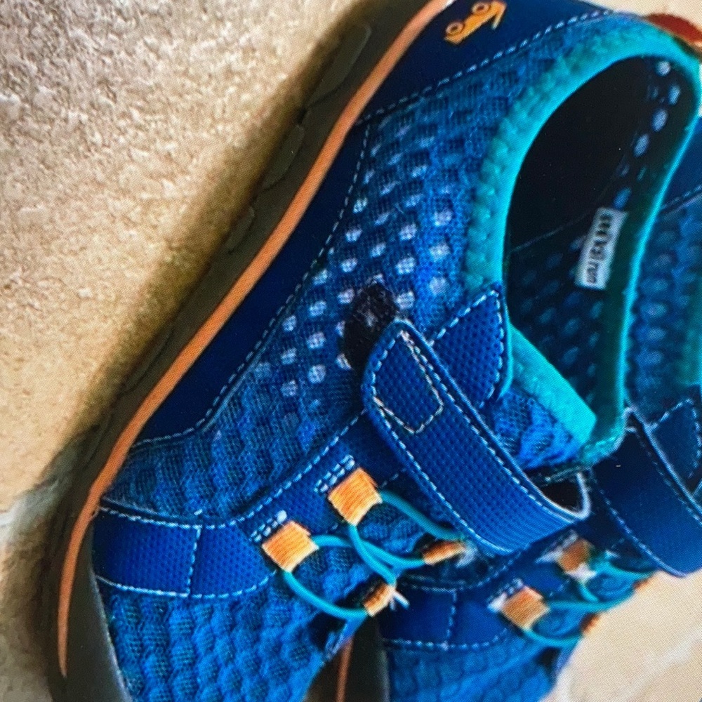 Versatile feature quick drying shoes